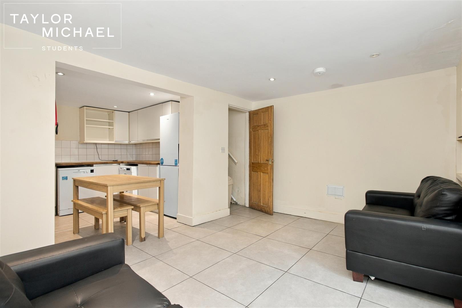 Living Room / Kitchen